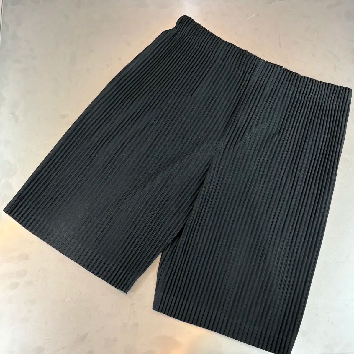 ISSEY MIYAKE イッセイミヤケ HOMME PLISSÉ オムプリッセ プリーツ ハーフパンツ