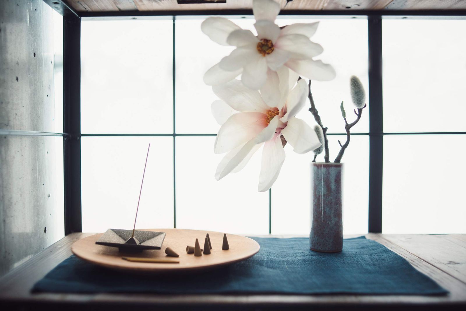 数量 香立付 40本入 線香 ろうそく型 スティック ホワイト 薔薇 かゆらぎ x Kodo 1 日本香堂 Nippon