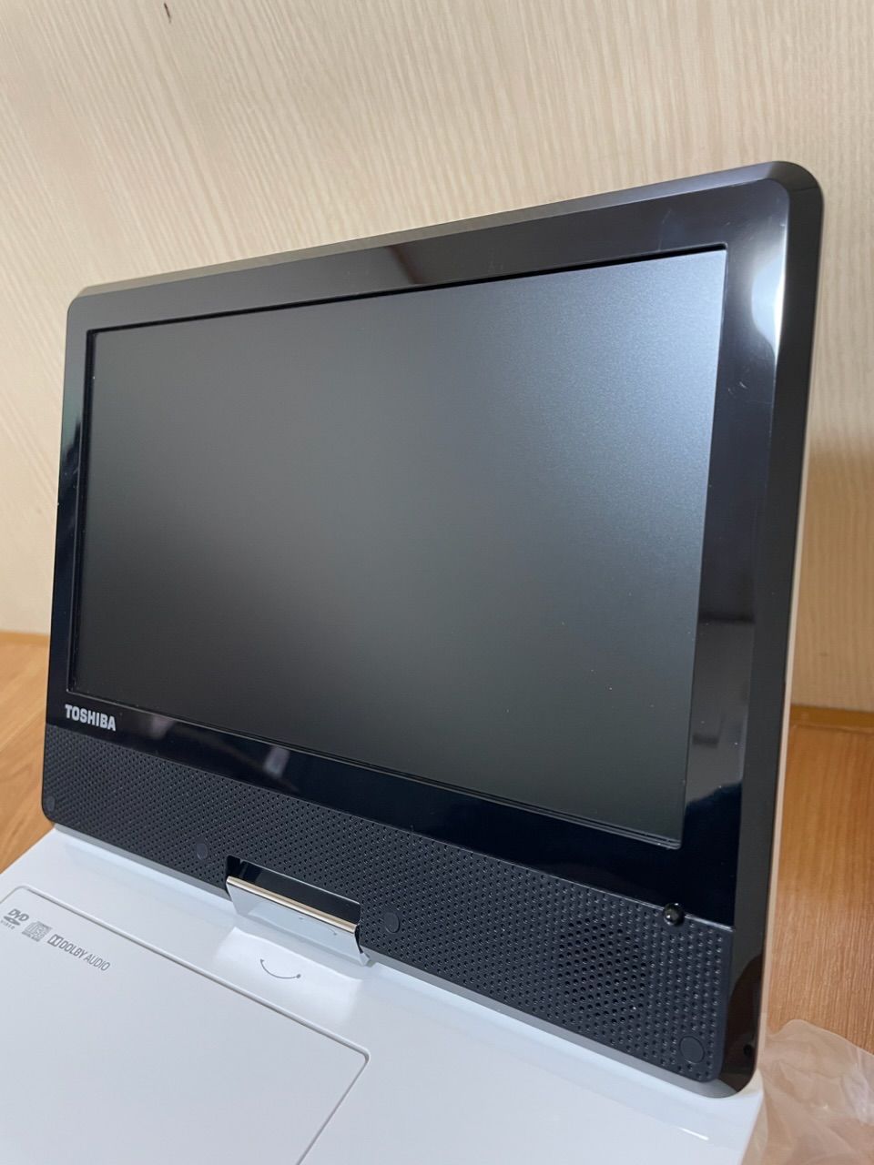 TOSHIBA 9V型 ポータブルDVDプレーヤー REGZA SD-P910S｜DVDプレーヤー