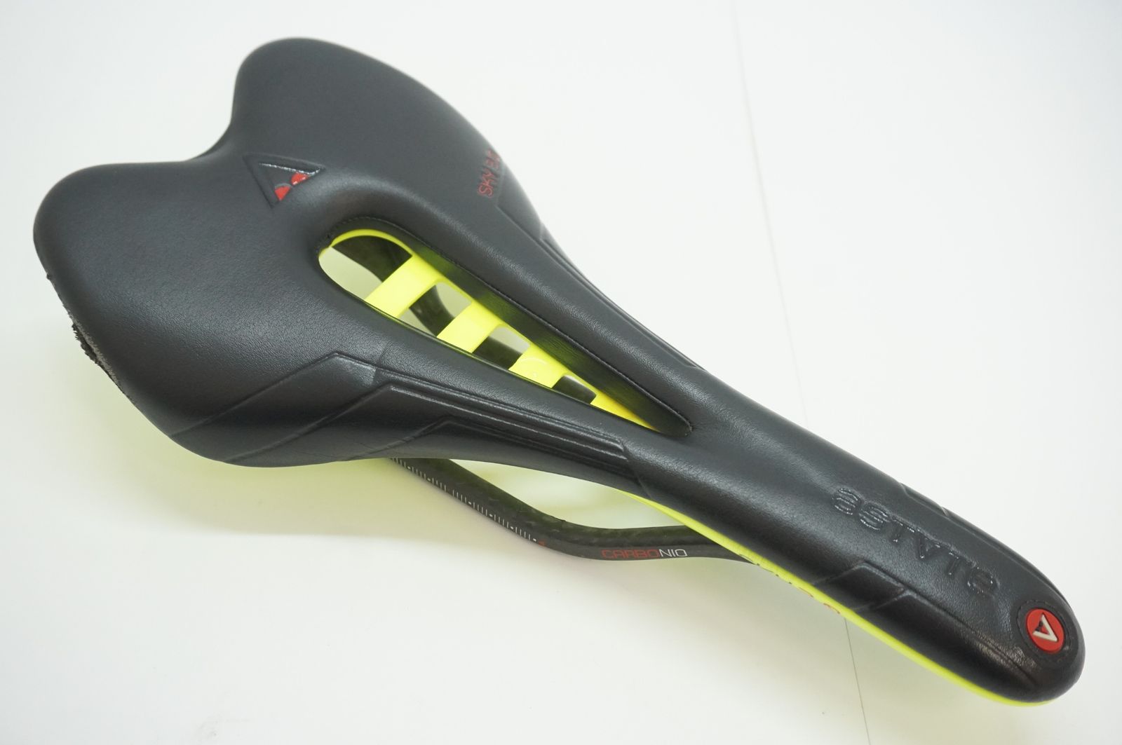 ASTUTE （アスチュート）SKYLITE VT3.0カーボ ソレールサドル 最終価格❗️アスチュートのSKY3.0 ASTUTE （アスチュート