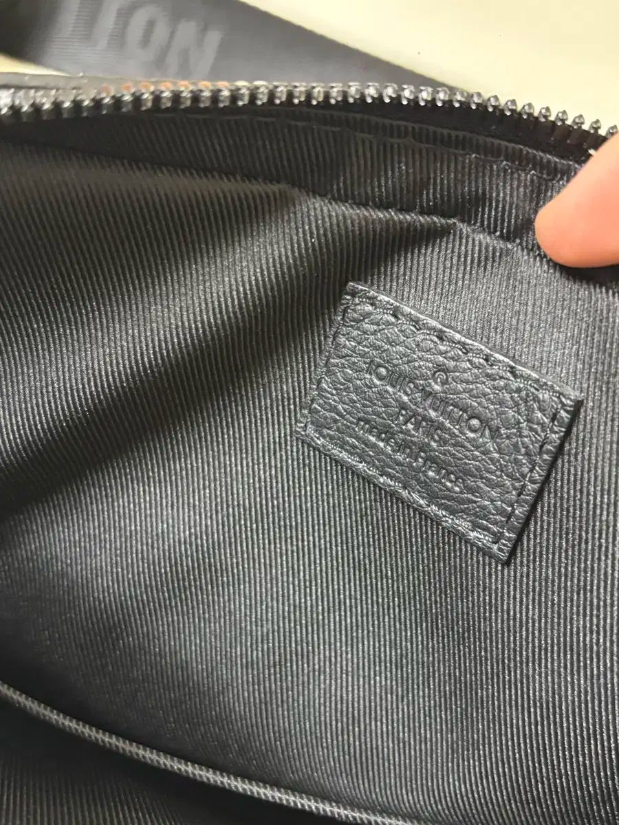 ルイヴィトン トリオンフ メッセンジャー ブラック M 46602