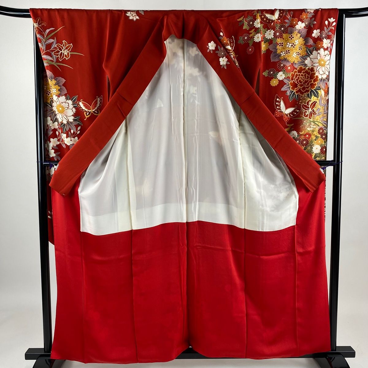 振袖 美品 名品 牡丹 蝶 刺繍 金彩 クリーム 袷