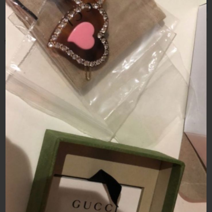 gucci ヘアクリップ - メルカリ gucci ヘアクリップ - メルカリ