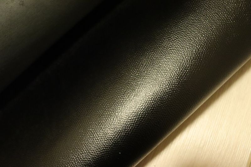 ブラック 195ds コンビヌメ革 牛革 国産 レザー 顔料仕上げ はぎれ 一枚革 レザークラフト 革 皮 本革 diy 生地 材料
