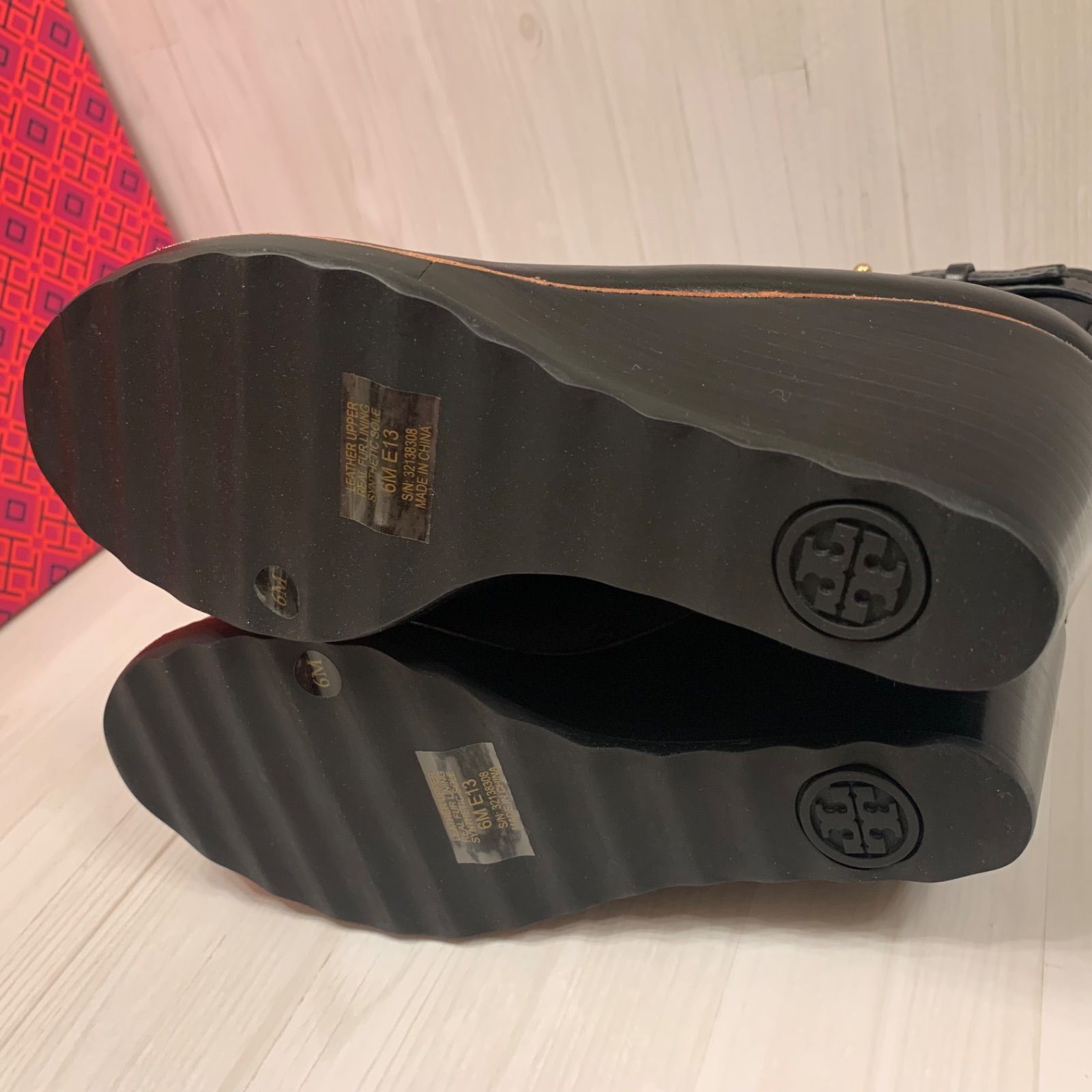 ショートブーツ ロゴ