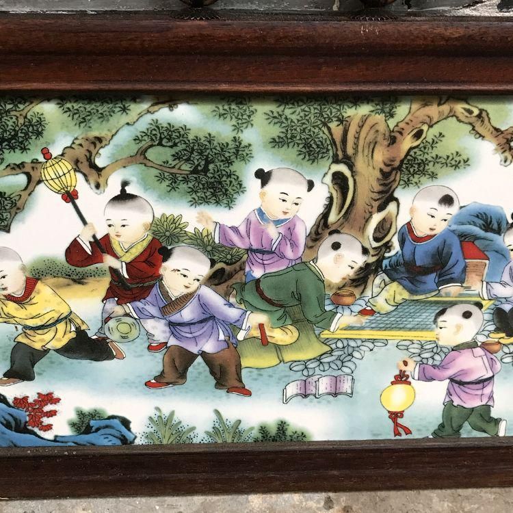 景徳鎮の陶磁板絵  童子が戯れます  工芸品 美術品 置物 景徳鎮 陶磁板絵 童子遊び戯れる 装飾品 工芸品 美術品 置物