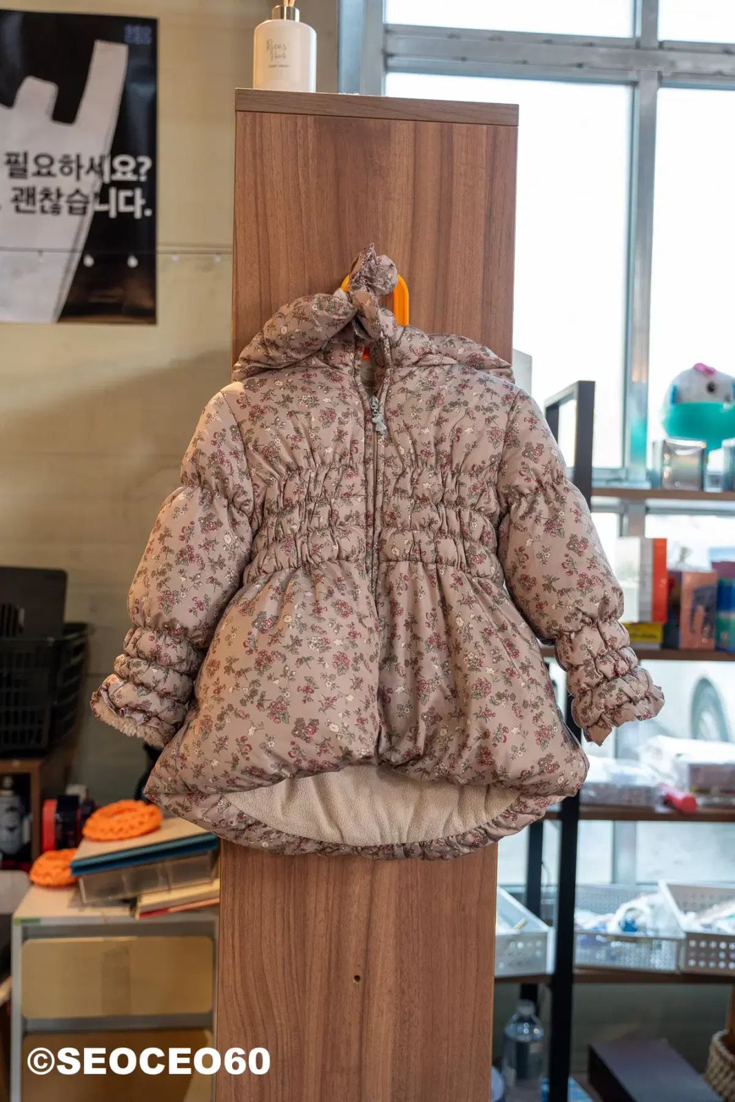 女児 Cheek ベージュ フラワー 軽量ダウン 100 サイズ