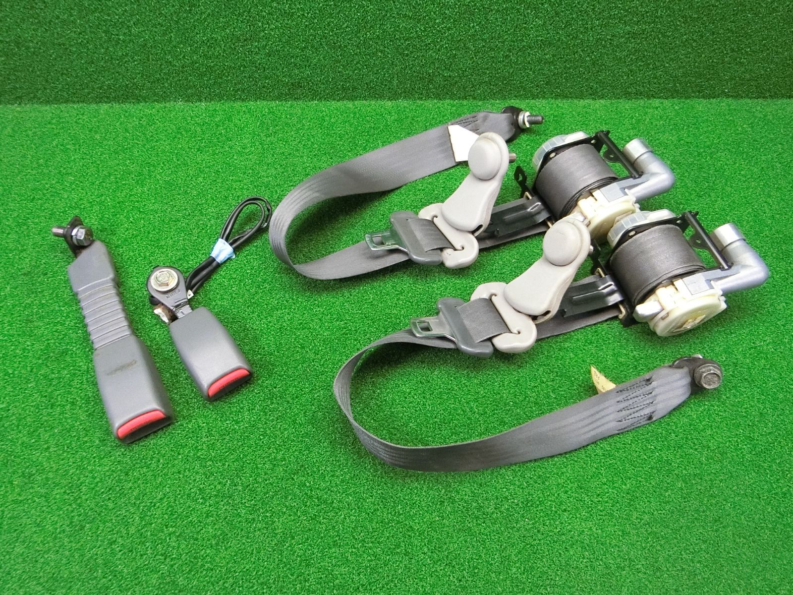 11050 三菱 ミニキャブバン U61V フロント シートベルト 左右セット キャッチ M89174T