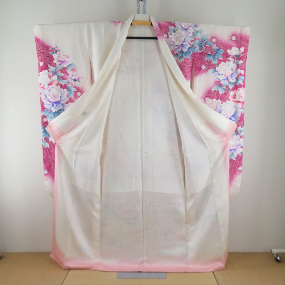 振袖 白色ｘピンク色ｘ紫色 刺繍入り 牡丹に孔雀の羽根文様 ぼかし染め 正絹 袷 広衿 成人式 仕立て上がり 身丈161cm 【キモノオフ野々市若松店】 振袖 白色xピンク色x紫色 刺繍入り 牡丹に孔雀の羽根文様 ぼかし染め