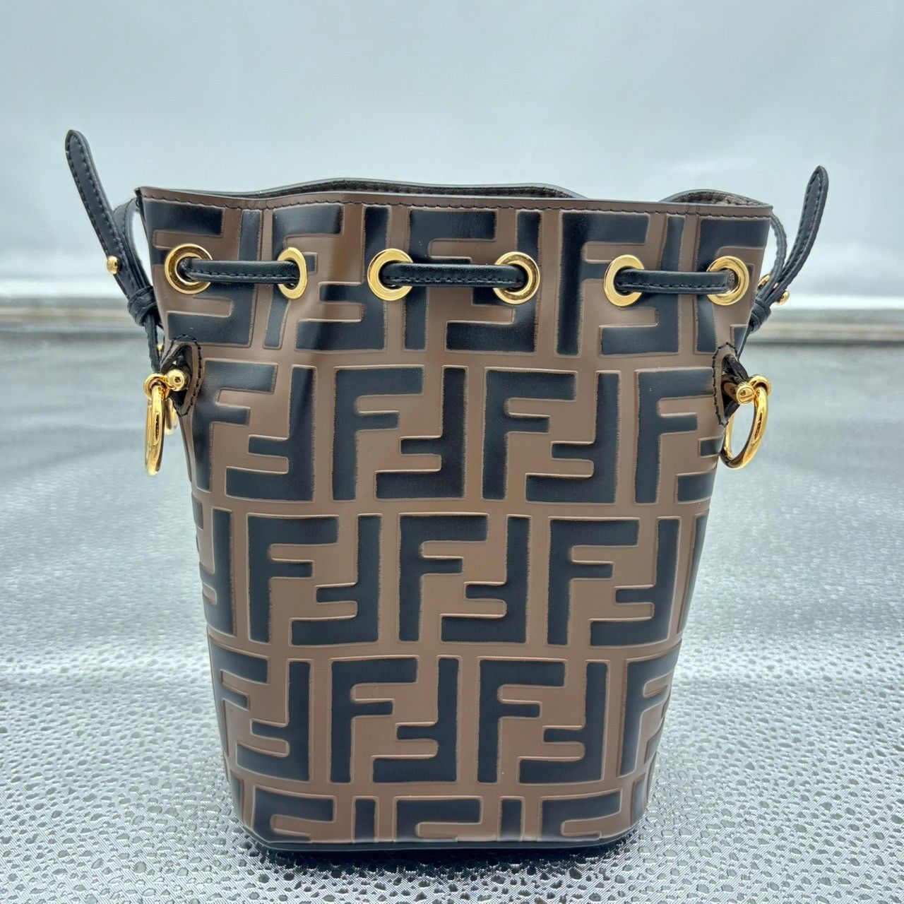 【美品・鑑定済み】FENDI モントレゾール ズッカ柄 2WAY アイボリー FENDI ズッカ モントレゾール ミニ 2way ショルダーバッグ