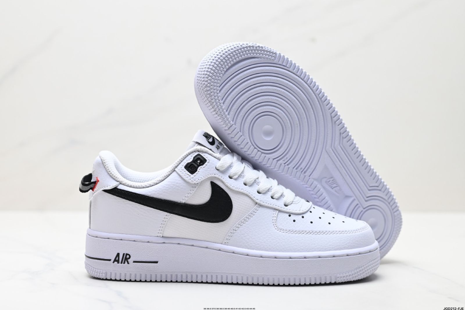 ナイキエアフォースワンローカット新品未使用 NIKE AIR FORCE 1'07 LV8（ナイキ エア フォース 1'07 LV8） 原