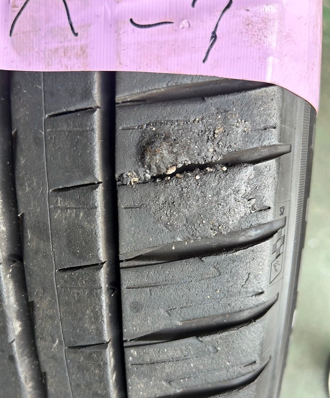50R21 パンク修理跡1ヶ所有り