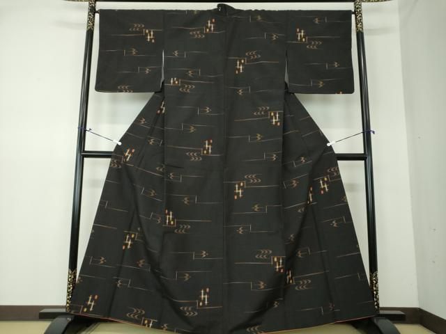 平和屋着物○国指定重要無形文化財 本場久米島紬 手織 トゥイグヮー  