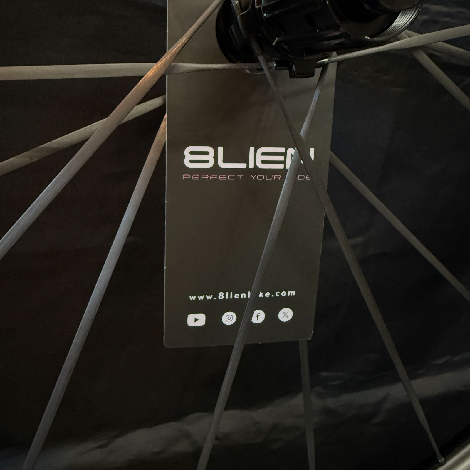 8LIEN エイリアン L5W Disc ブレーキ カーボンホイール前後セット