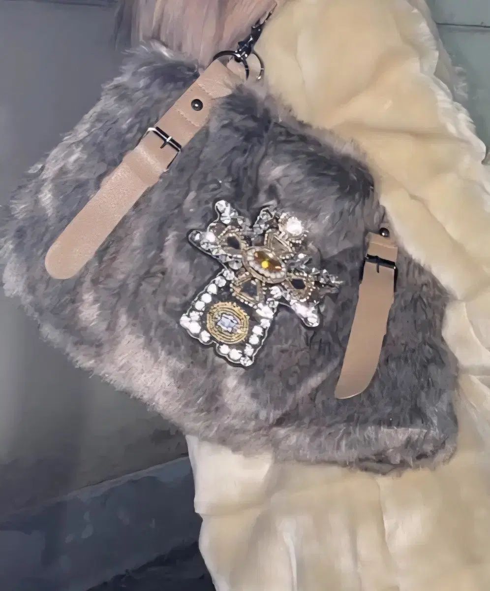 ギャル 地雷系 量産型 ファー 装飾 クロスバッグ