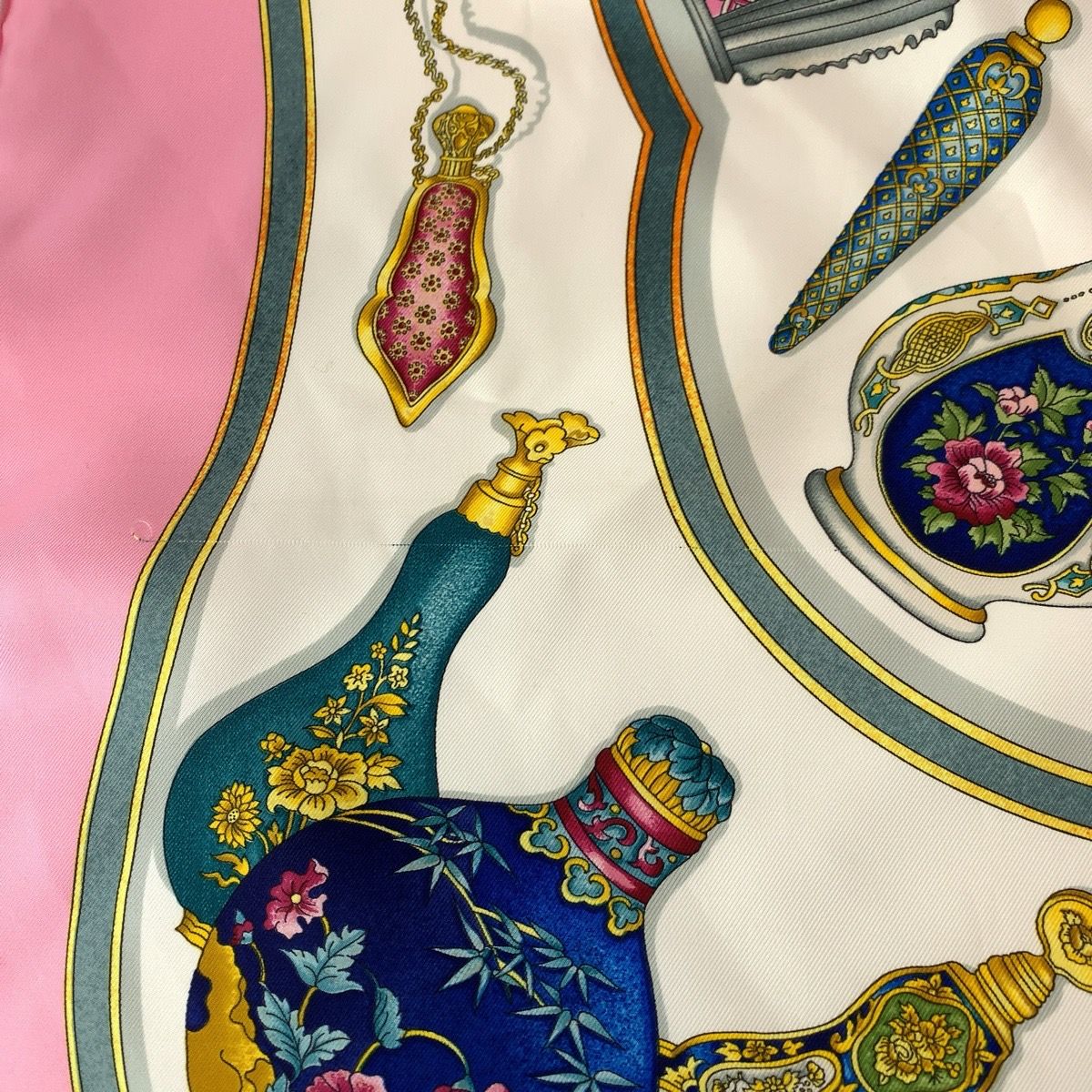 HERMES エルメス 香水瓶 カレ90 ピンク マルチカラー シルク