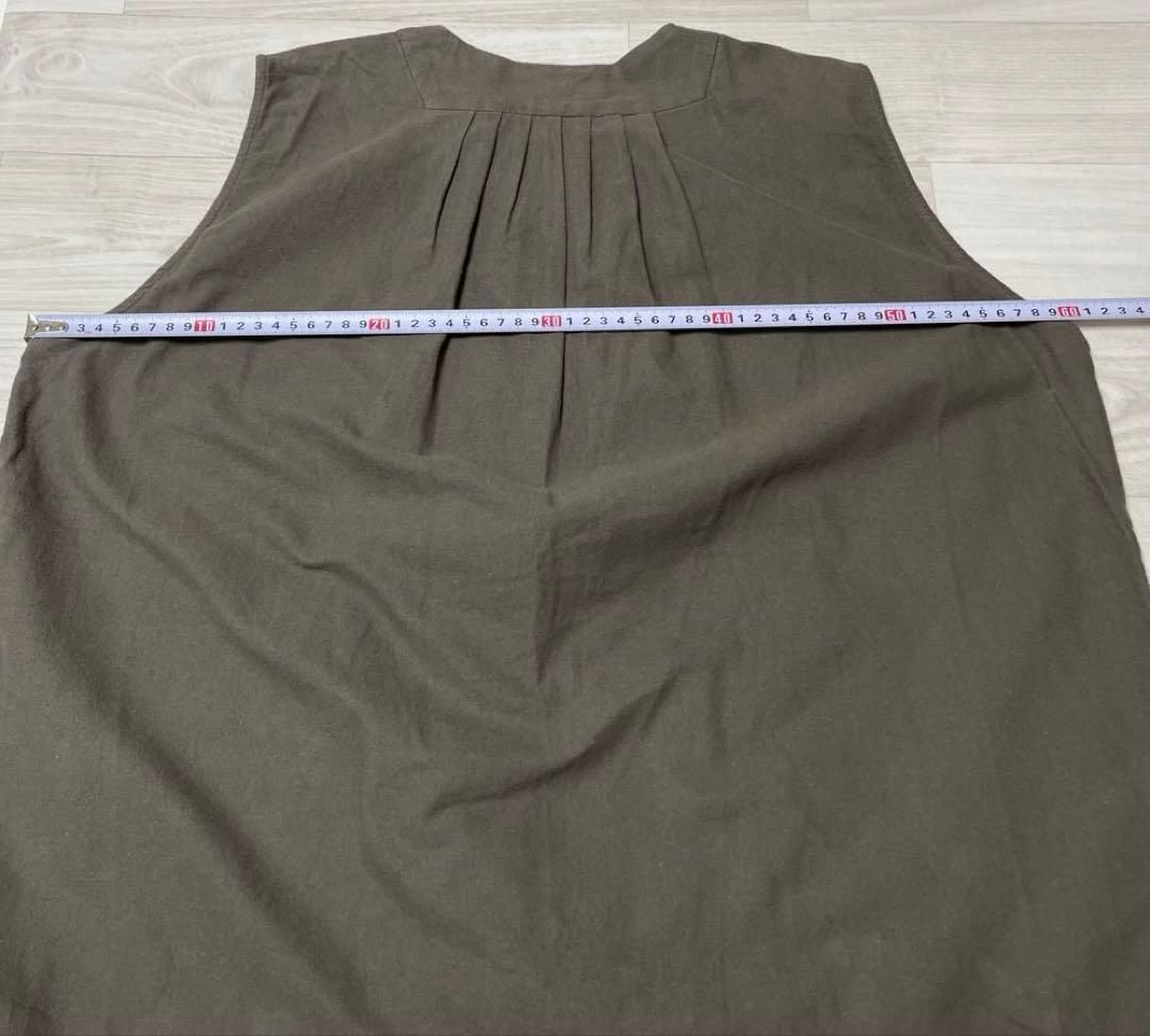 ダークブラウン