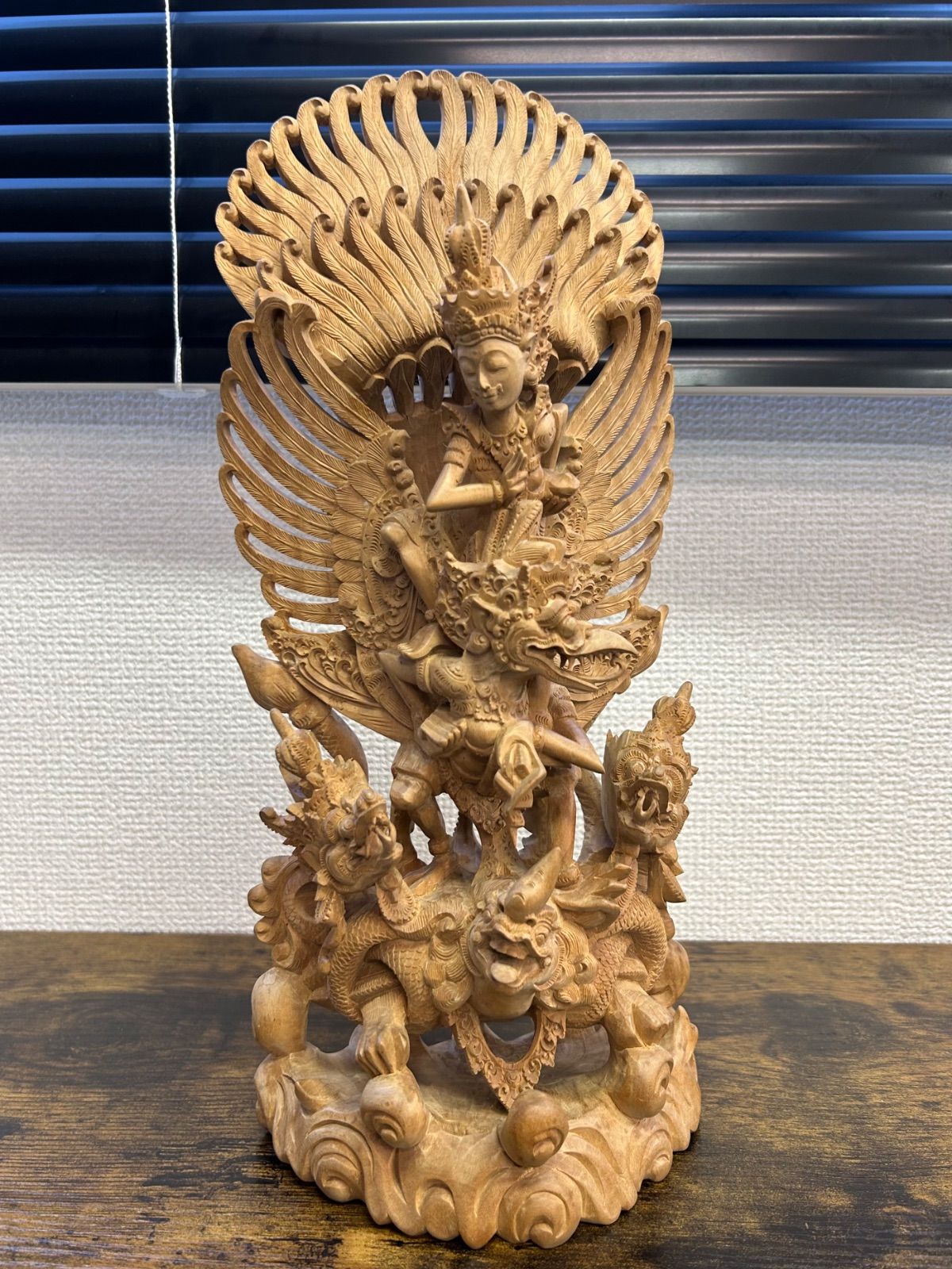 神鳥「ガルーダ」の木彫り像 置物 - メルカリ