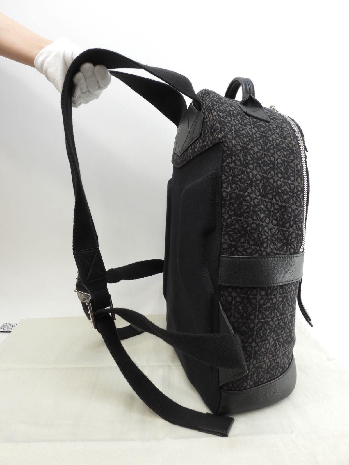 美品　LOEWE　ロエベ　アナグラム　ジャガード　バックパック　リュック　A4◎ ロエベ バックパック アナグラム ジャガード黒灰 メンズリュックサック