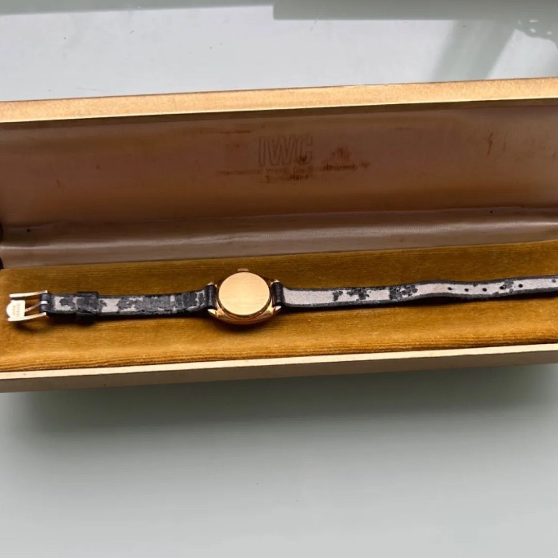 IWC ref.2798 18K 金無垢 クラシック 1960年代 希少品 - メルカリ