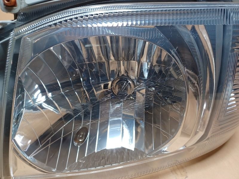 最短翌営業日発送。 コーティング済 レジアスエース KDH205V 左ヘッドランプ ヘッドライト DX コイト 26-117 81150-26470 6S3