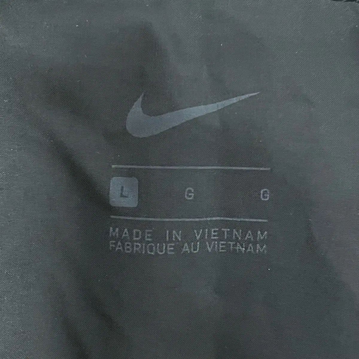 NIKE