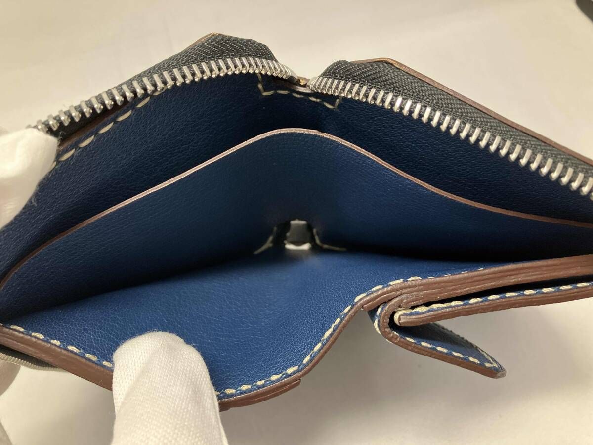 ラウンドファスナー 二つ折り財布