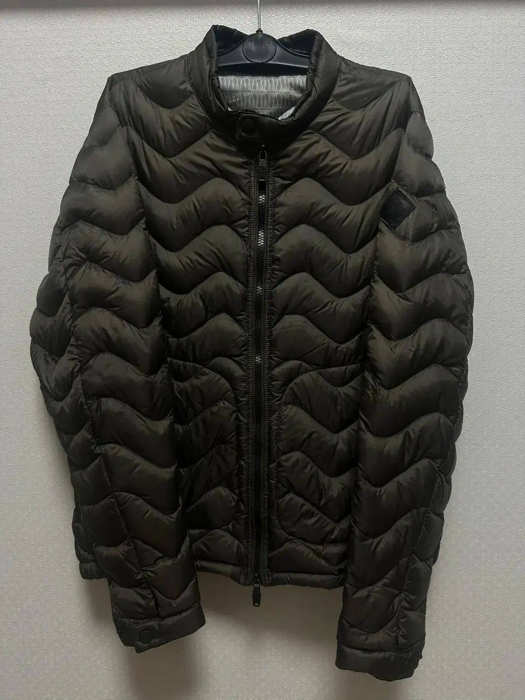 MONCLER(モンクレール) ウォルドッグ 軽量 ダウン ダウンジャケット 出品