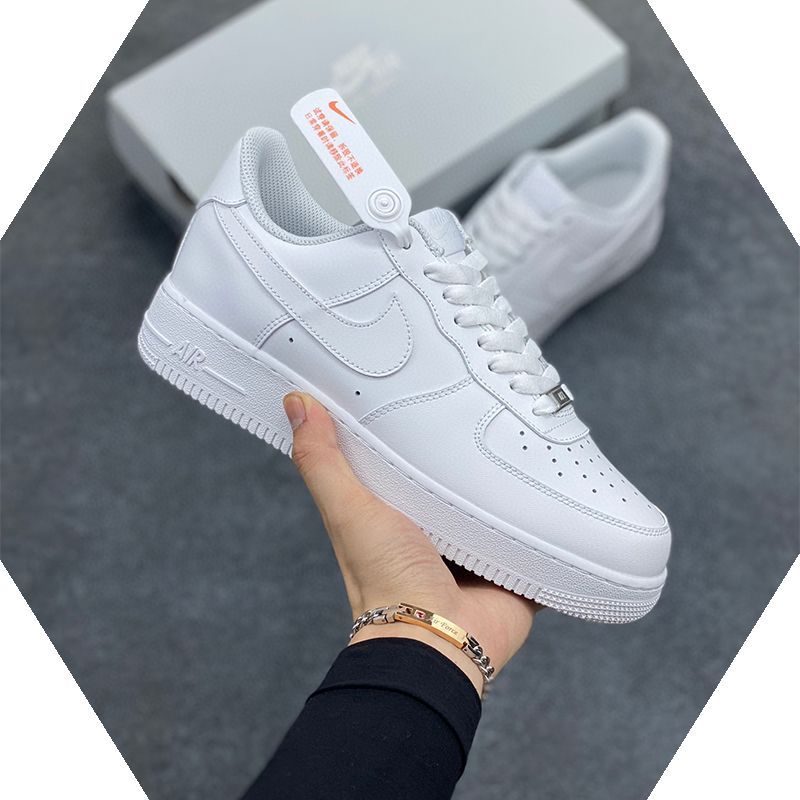 本日の新品は未使用です Nike Air Force 1