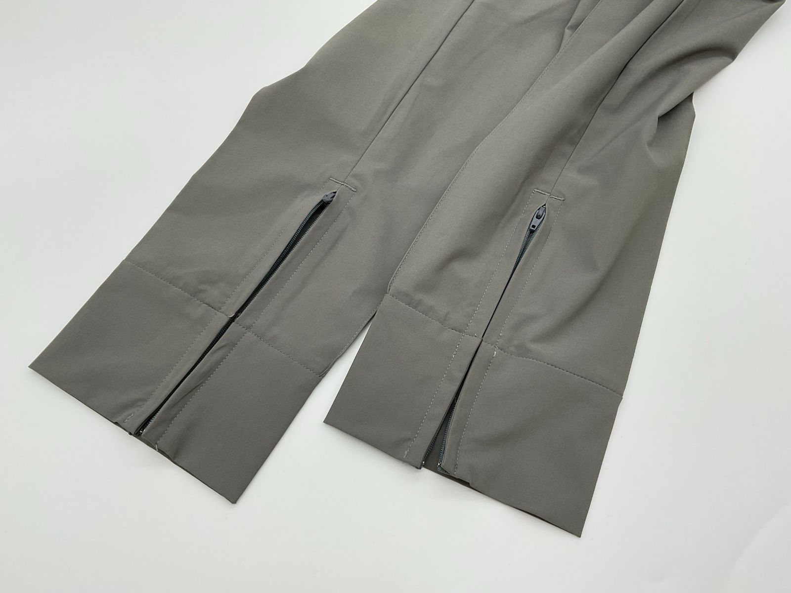 未使用 1PIU1UGUALE3 GOLF 4 グレー ZIP SLACKS ジップ