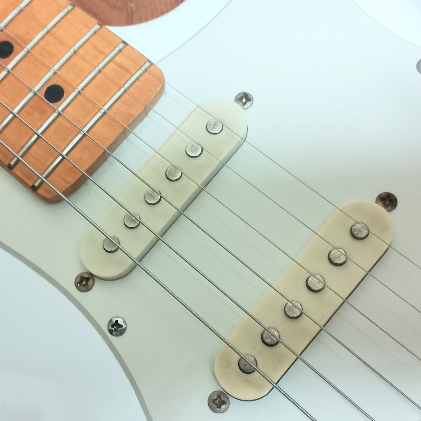 BEHRINGER　iAXE393　USB端子付き 　エレキギター　弦は新品！ BEHRINGER iAXE393 USB端子付き エレキギター 弦は新品！ トラス ボルト