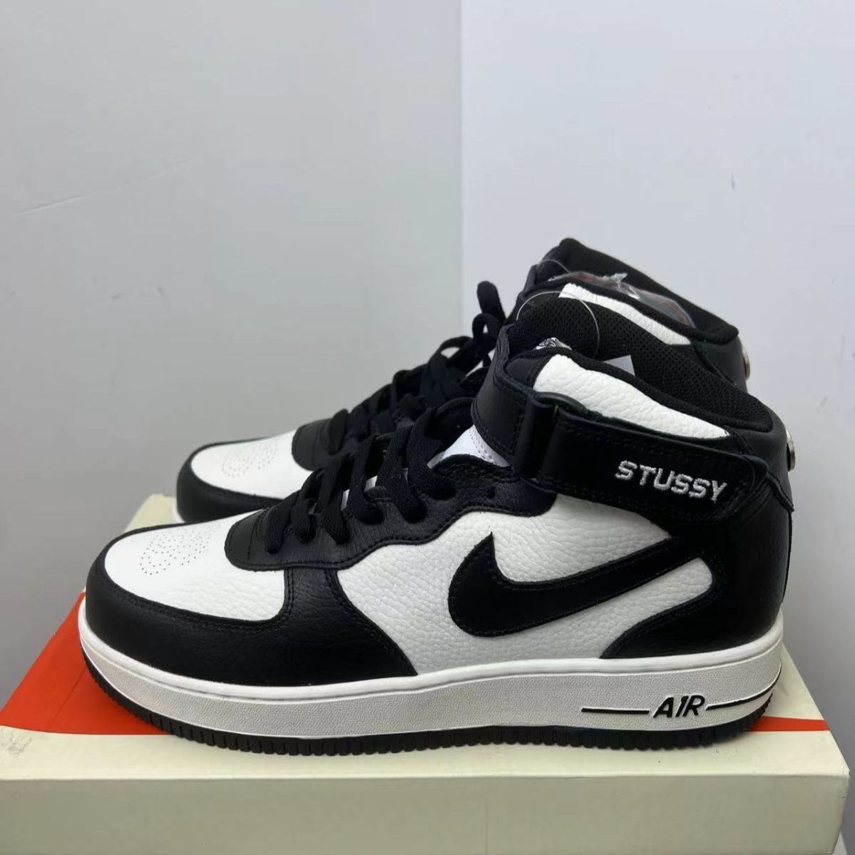 新品未使用ナイキ Stussy x Nike Air Force 1 07 mid sp スニーカー