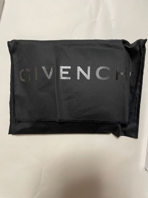 新品【GIVENCHY】ナイロン 4G ライト iPhone ポーチ - メルカリ