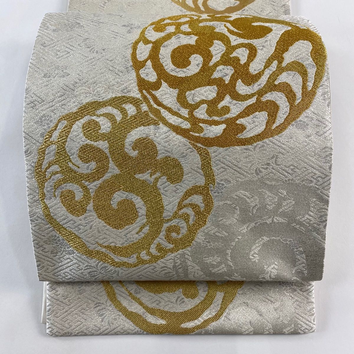 袋帯 秀品 波文 紗綾形 金糸 箔 銀色 六通 正絹