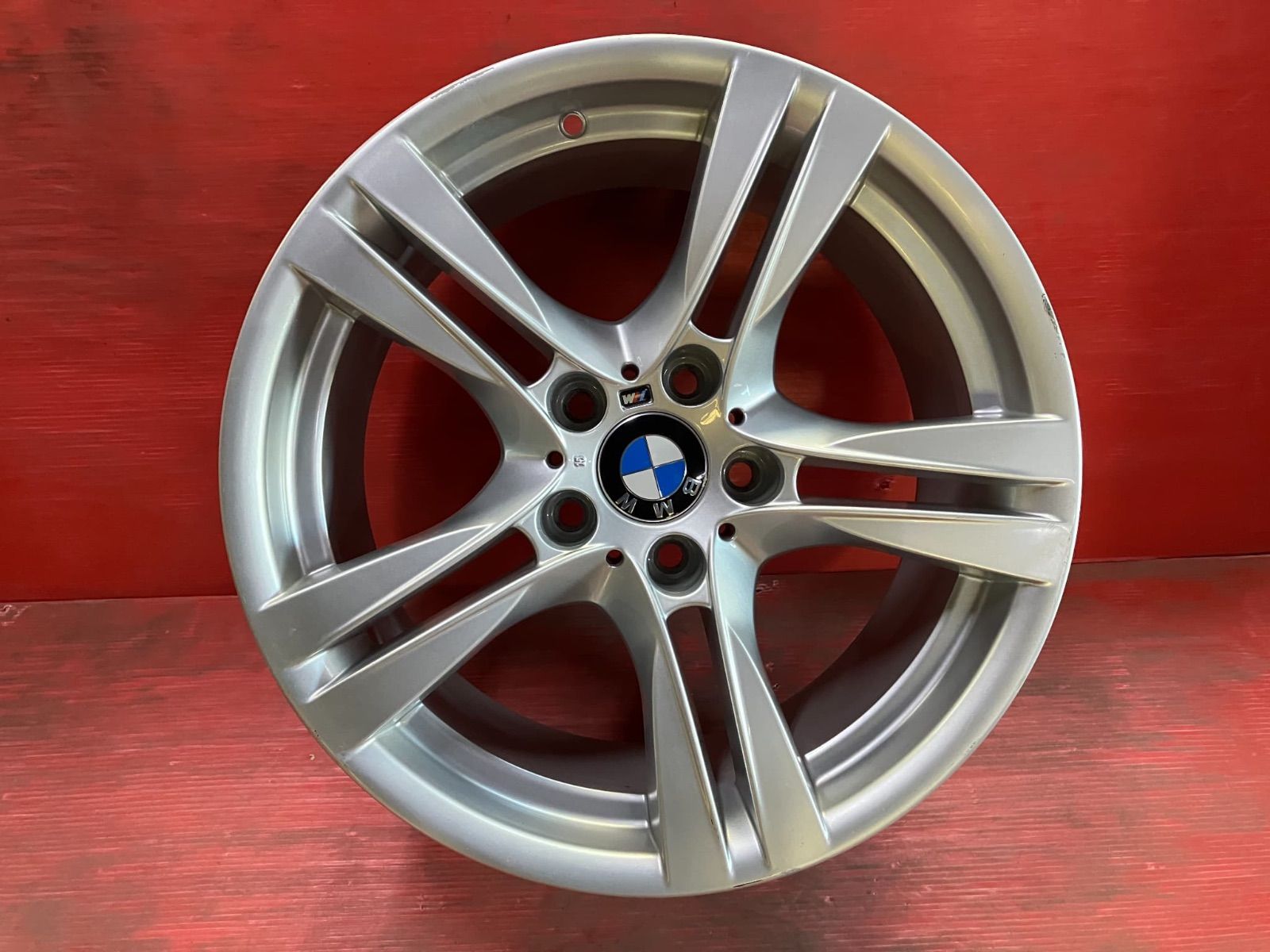 E84型 X1純正ホイール