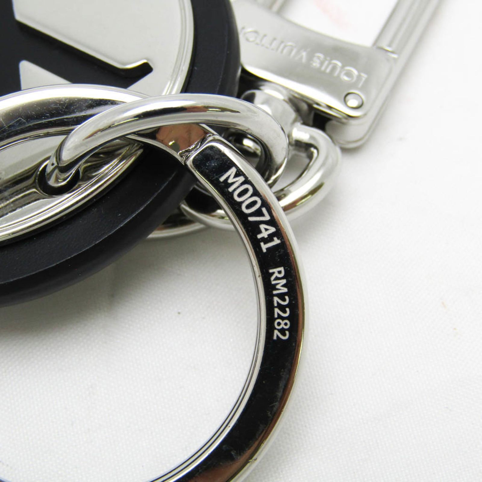 LOUIS VUITTON キーホルダー LVサークル シルバー