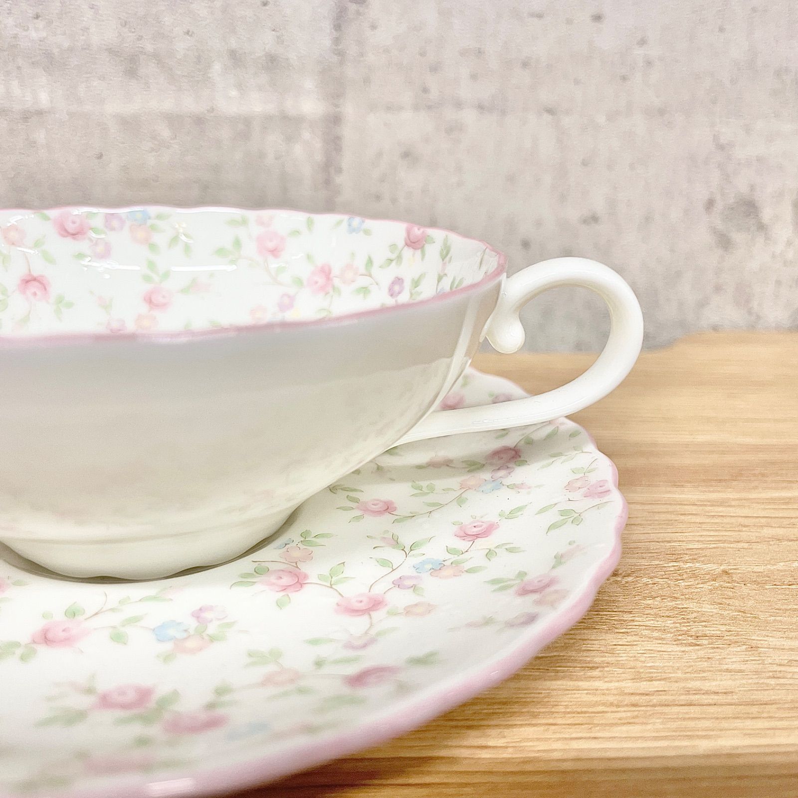 ノリタケ 見づらい Noritake❤キューティーローズ❤ティーカップ＆ソーサー