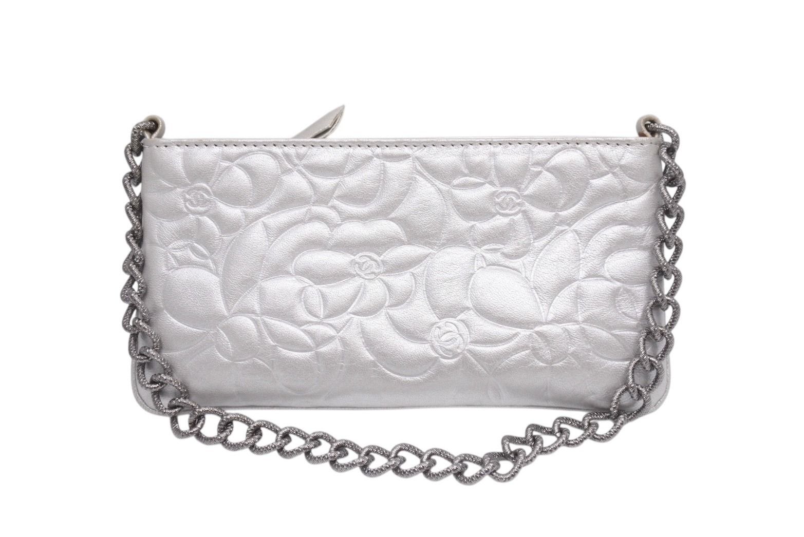 CHANEL シャネル アクセサリーポーチ カメリア ハンドバッグ ワンショルダーバッグ 8番台 シルバー ガンメタ金具 4b002723
