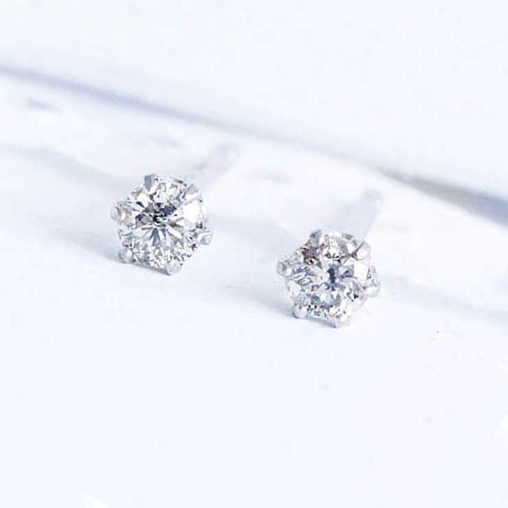 未使用キラリ清楚な天然ダイヤモンド ピアス0.1ct  Pt100  鑑定書ピアス