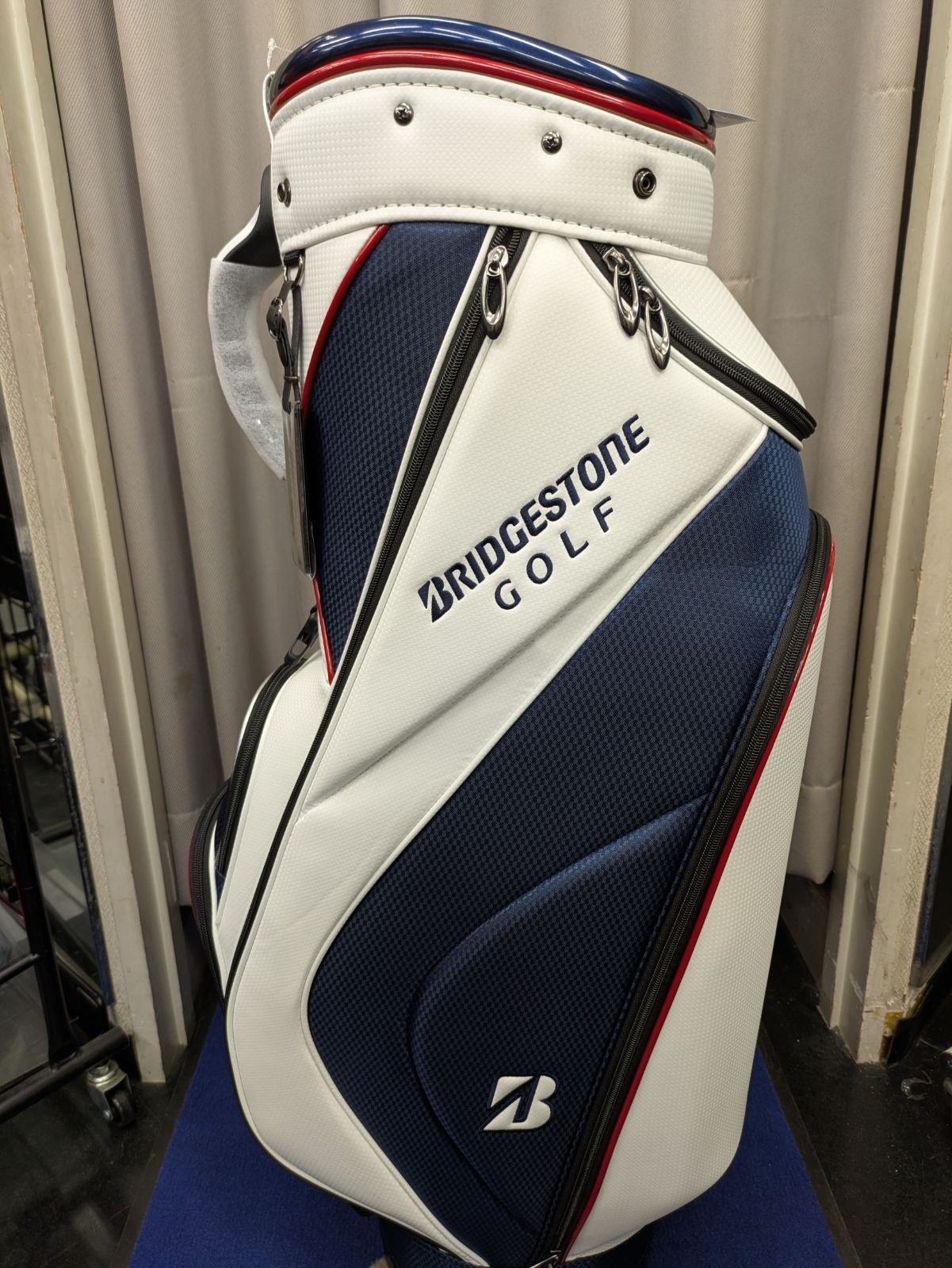 【新品未使用】ブリヂストンゴルフ キャディバッグ CBG422（トリコロール） 新品未使用】ブリヂストンゴルフ キャディバッグ CBG422（トリコロール