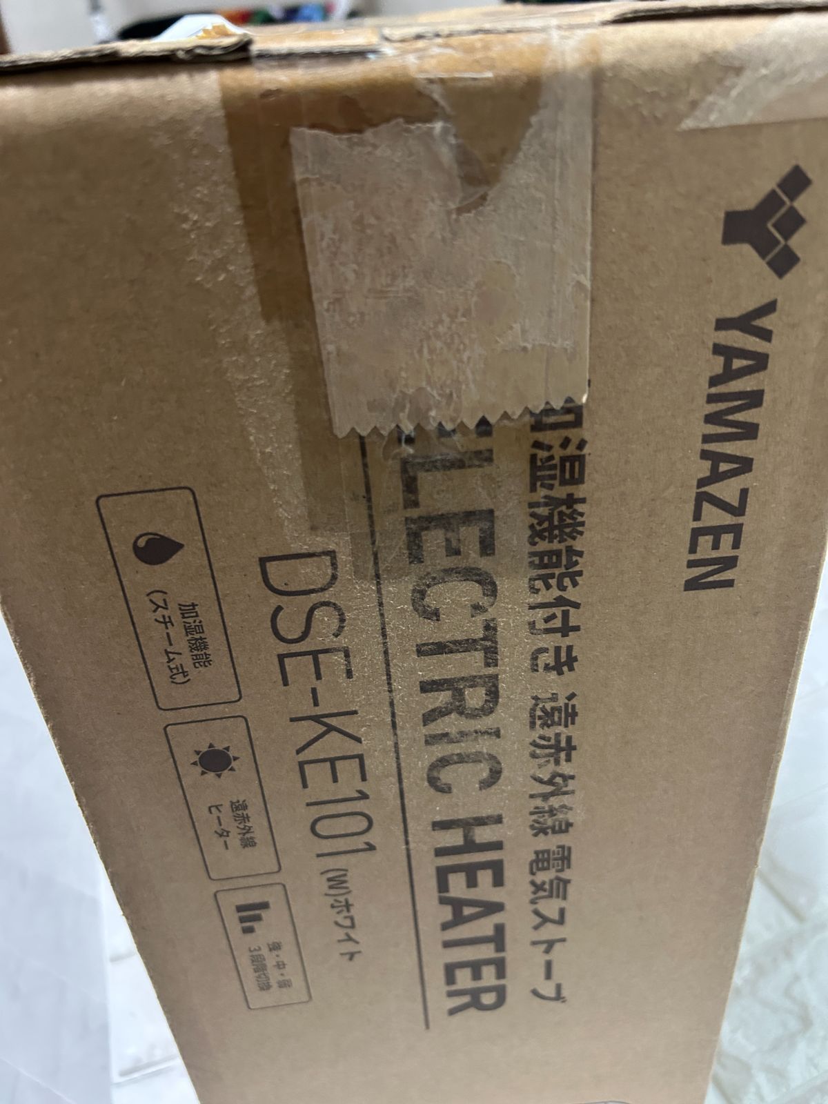 [山善] 遠赤外線 電気ストーブ ヒーター 加熱式 加湿機能搭載 小型 足元 転倒OFFスイッチ 出力切替3段階 簡単操作 ホワイト DSE ...