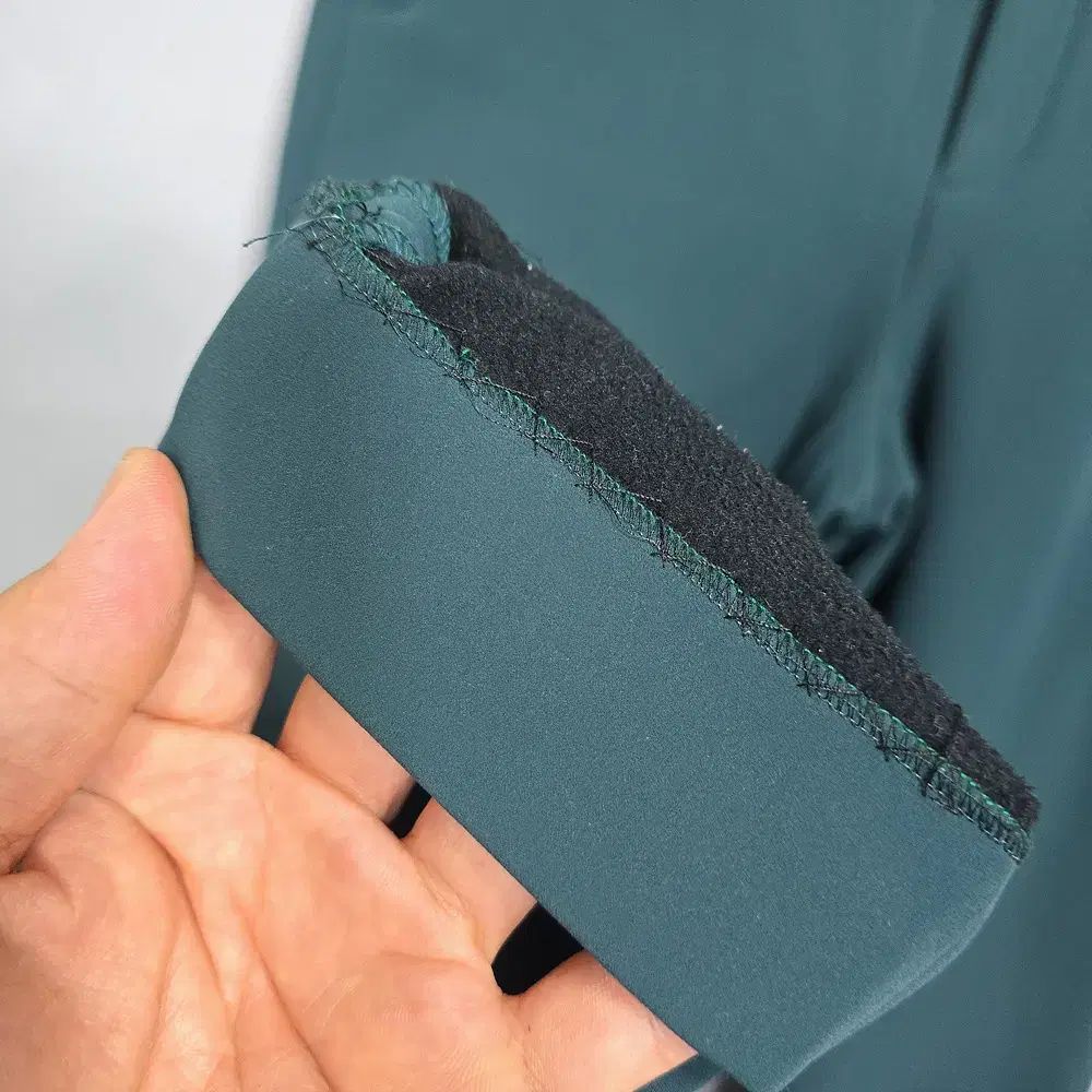 ダークグリーン