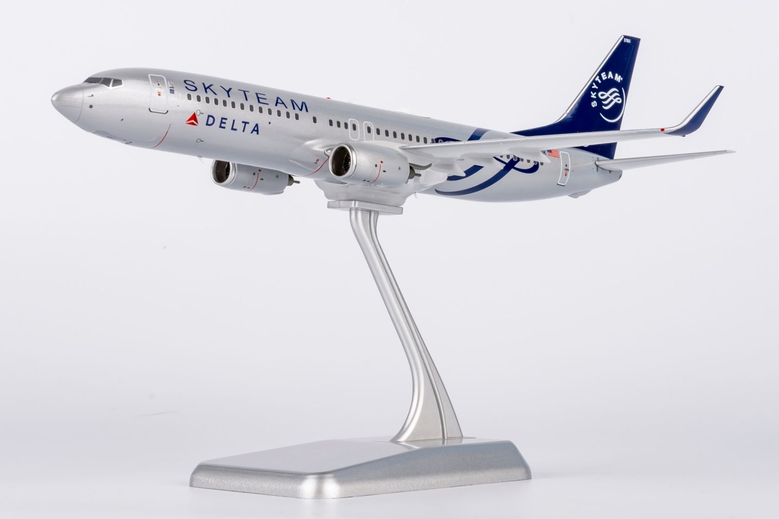 737-800|w N3761R