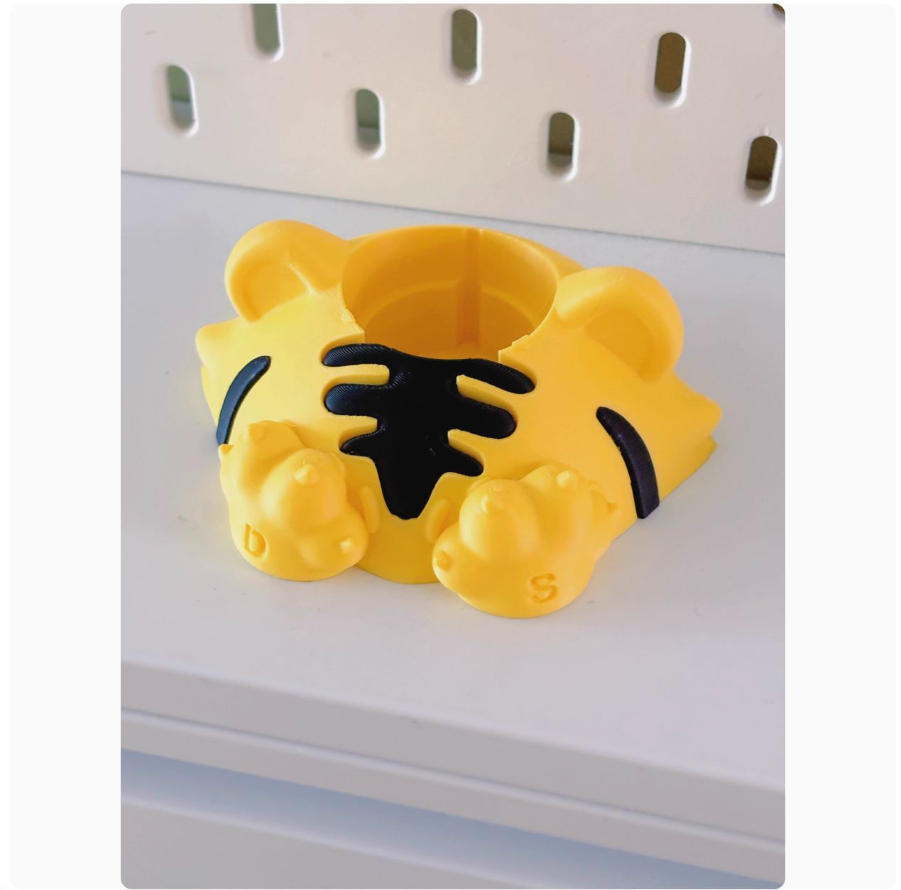 Bigbang D-Lite テソン　ペンライト 肉球デザイン DAESUNG OFFICIAL LIGHT STICK - D-LITE JAPAN OFFICIAL GOODS STORE
