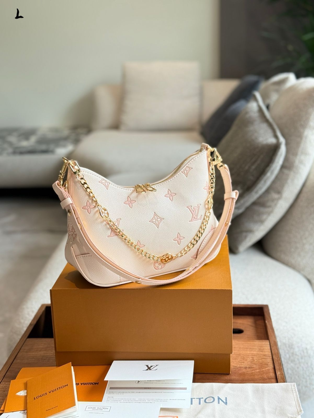 ミニバック付が嬉しい Louis Vuitton クロワッサン バック 今日特価】LV Monogram Mini Croissant Bag (Upgraded Chip