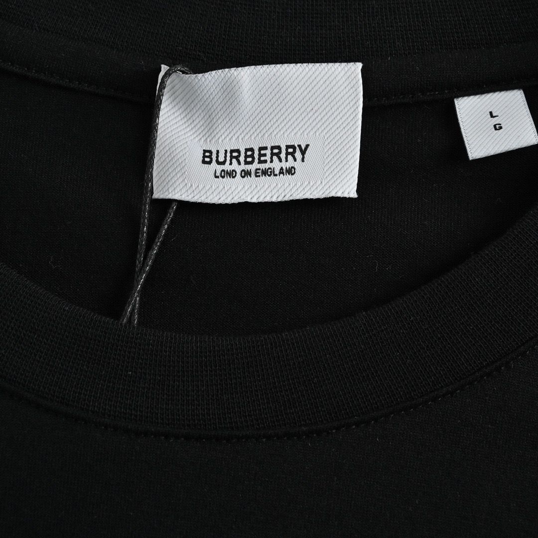 Burberry 23SS ロゴプリント Tシャツ 今日特価】Burberry 23SS チェスターフィールドロゴプリント T