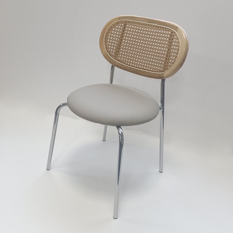 シンプルなデスクチェア