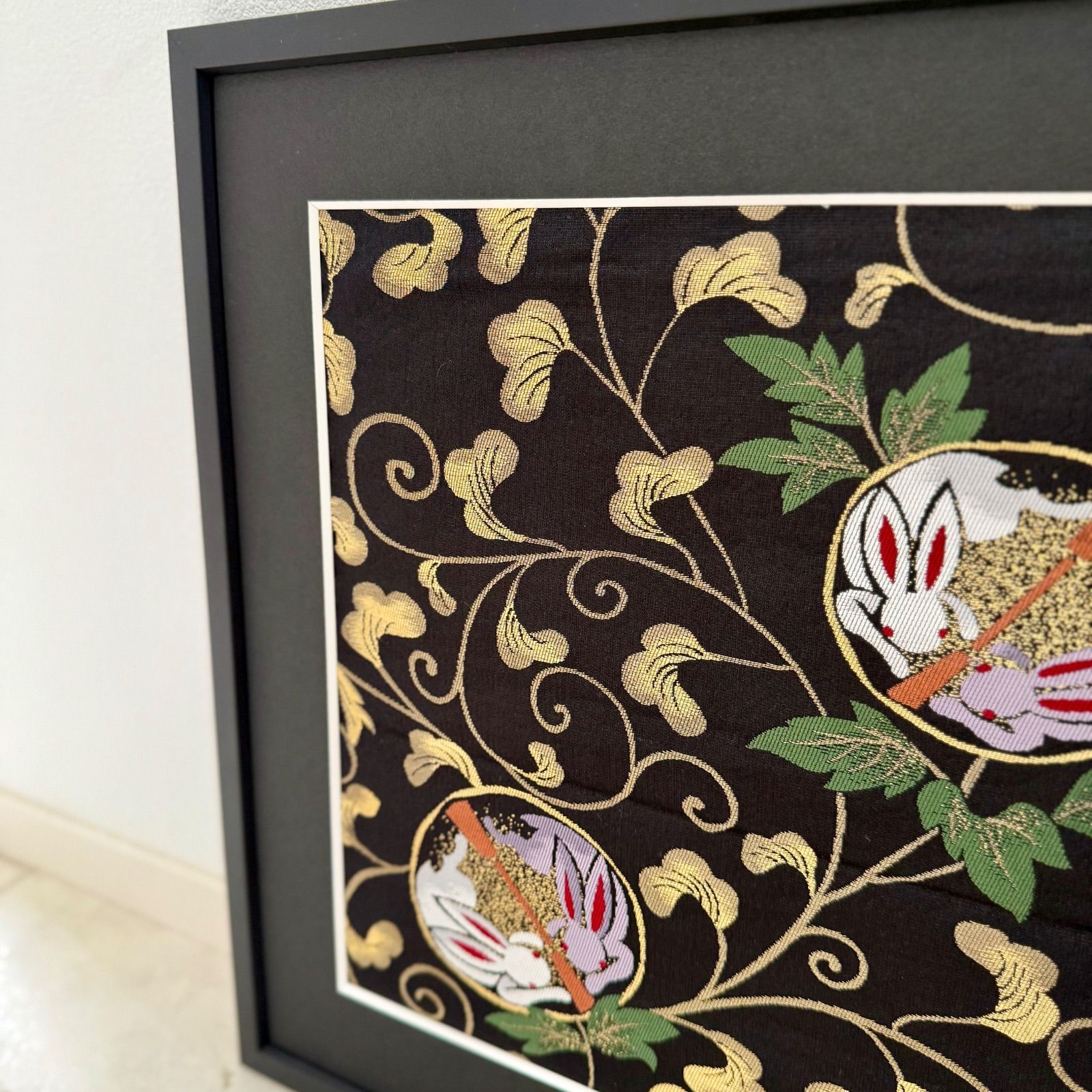 京都帯屋さん フレーム入りシルク織物アート 唐草うさぎ