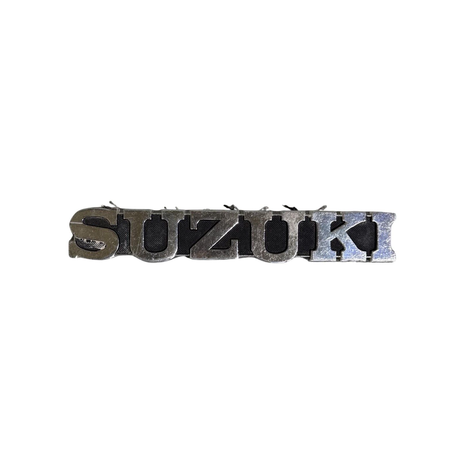 SUZUKI タンク エンブレムオーナメント2枚セット GT750GT380 SUZUKI タンクエンブレム 2枚セット gt380 - メルカリ