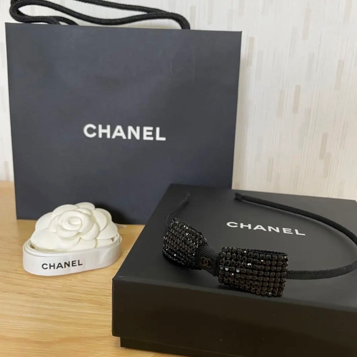 超キュート♪】CHANEL カチューシャ スパンコール リボン 2022A - メルカリ